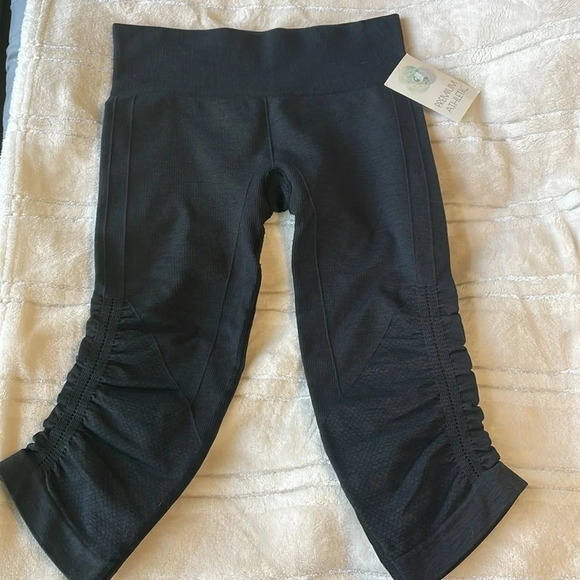 Lululemon Ebb and Flow crop compression leggings size 4 - Picture 3 of 4